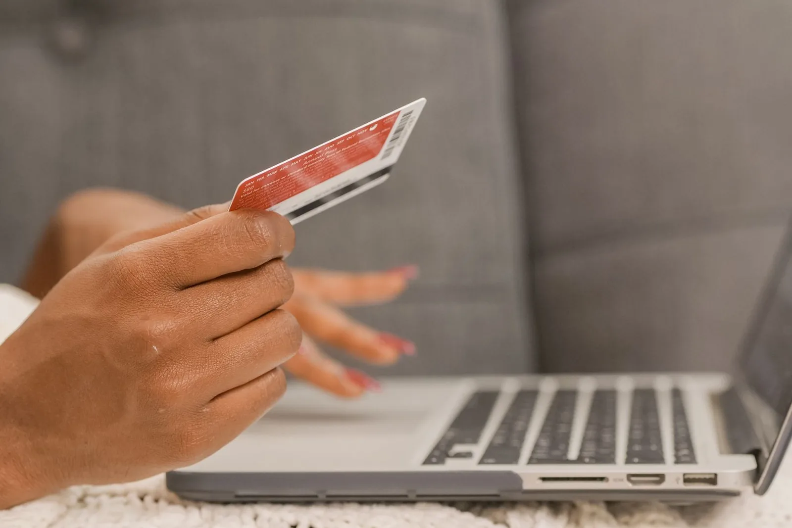 Paying by card while browsing an online store on a laptop
